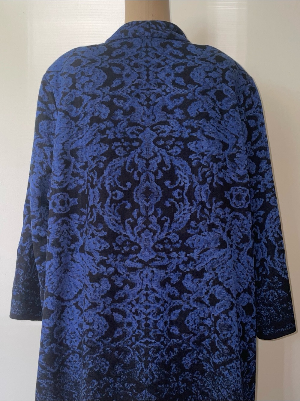 Ming Wang Blue and Black Floral Jacquard Sweater Tunic clasp front - Picture 4 of 8